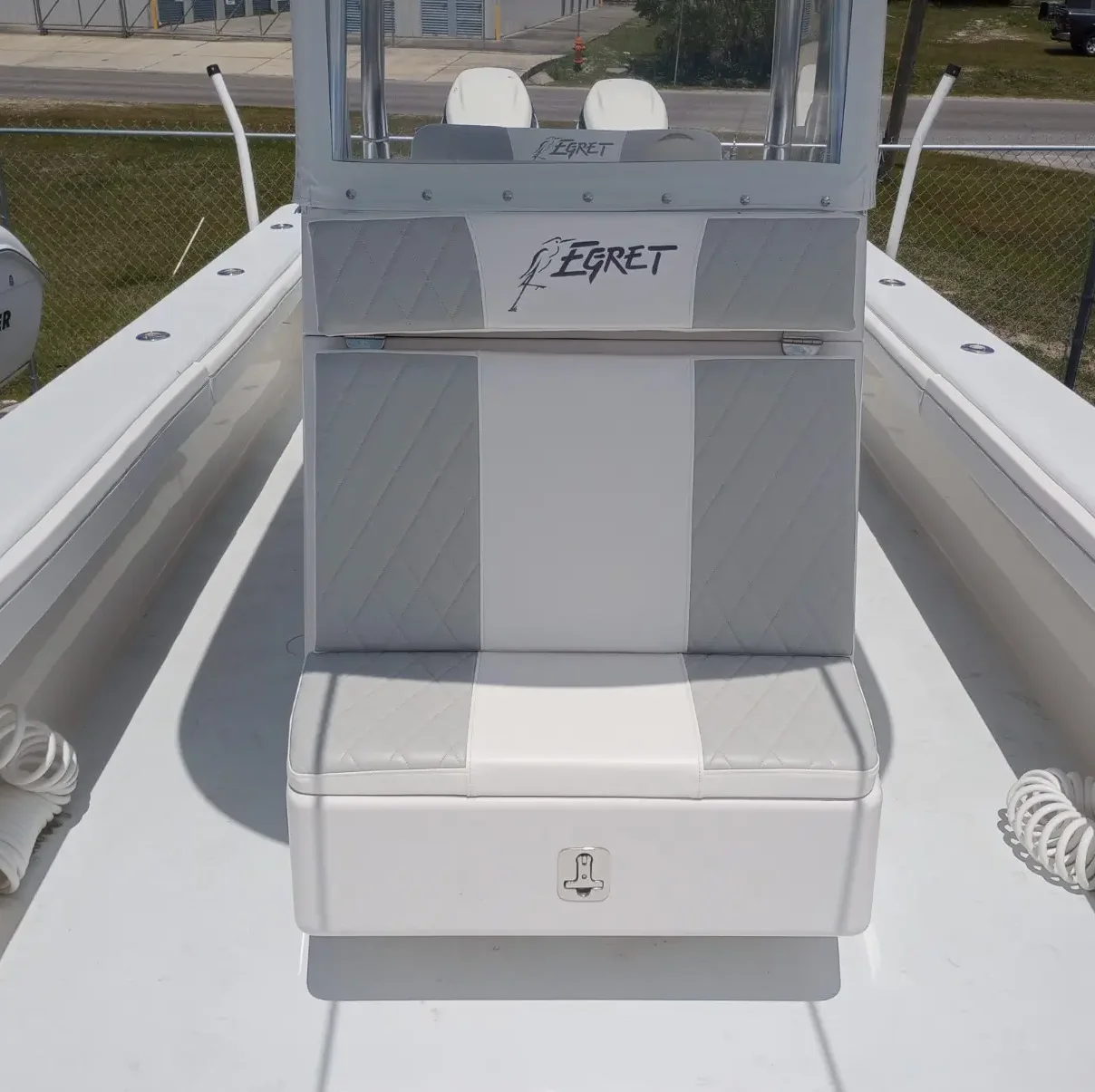 Center console boat